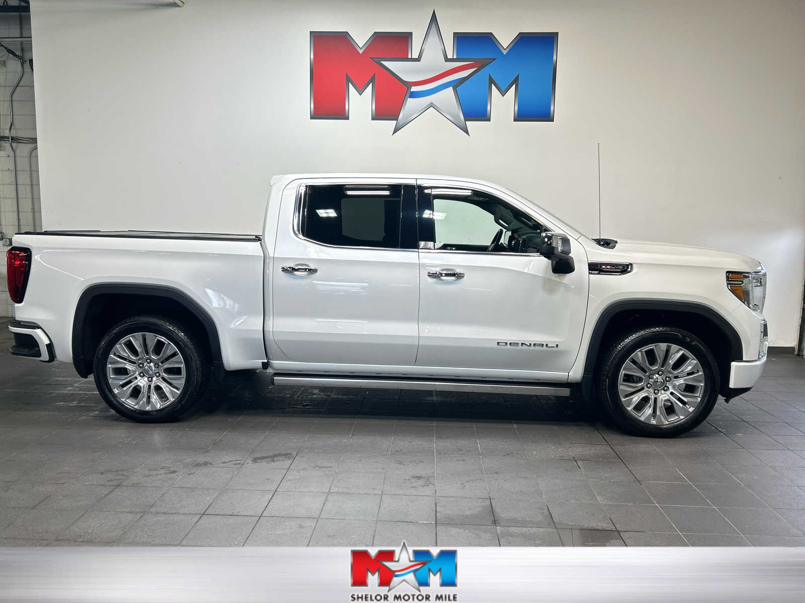 2021 GMC Sierra 4WD Crew Cab Short Box Denali's photo