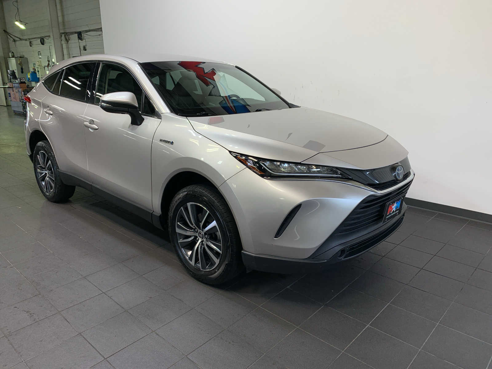 2021 Toyota Venza LE photo 2