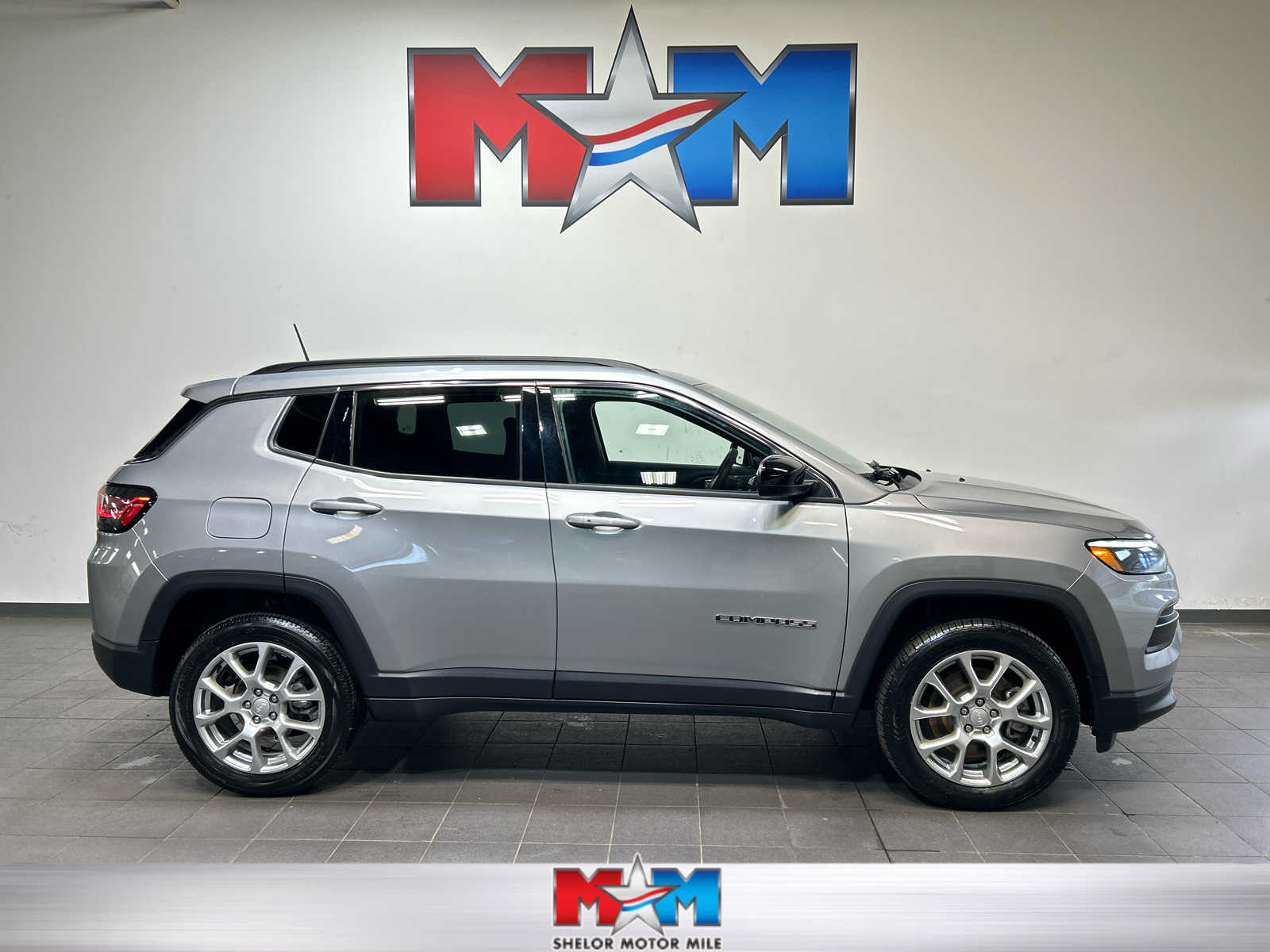 2023 Jeep Compass Latitude Lux 4X4's photo