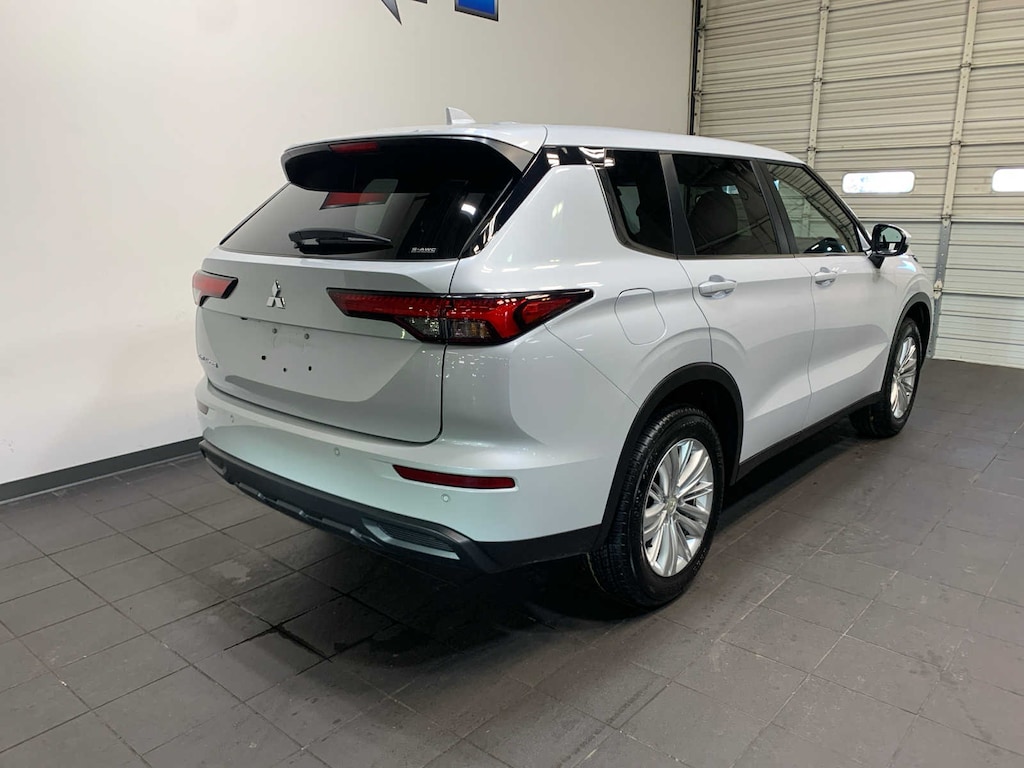 Used 2024 Mitsubishi Outlander ES SUV