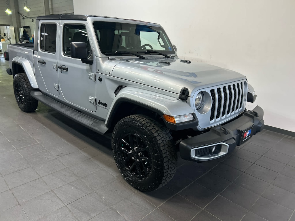 Used 2023 Jeep Gladiator Sport Truck Crew Cab