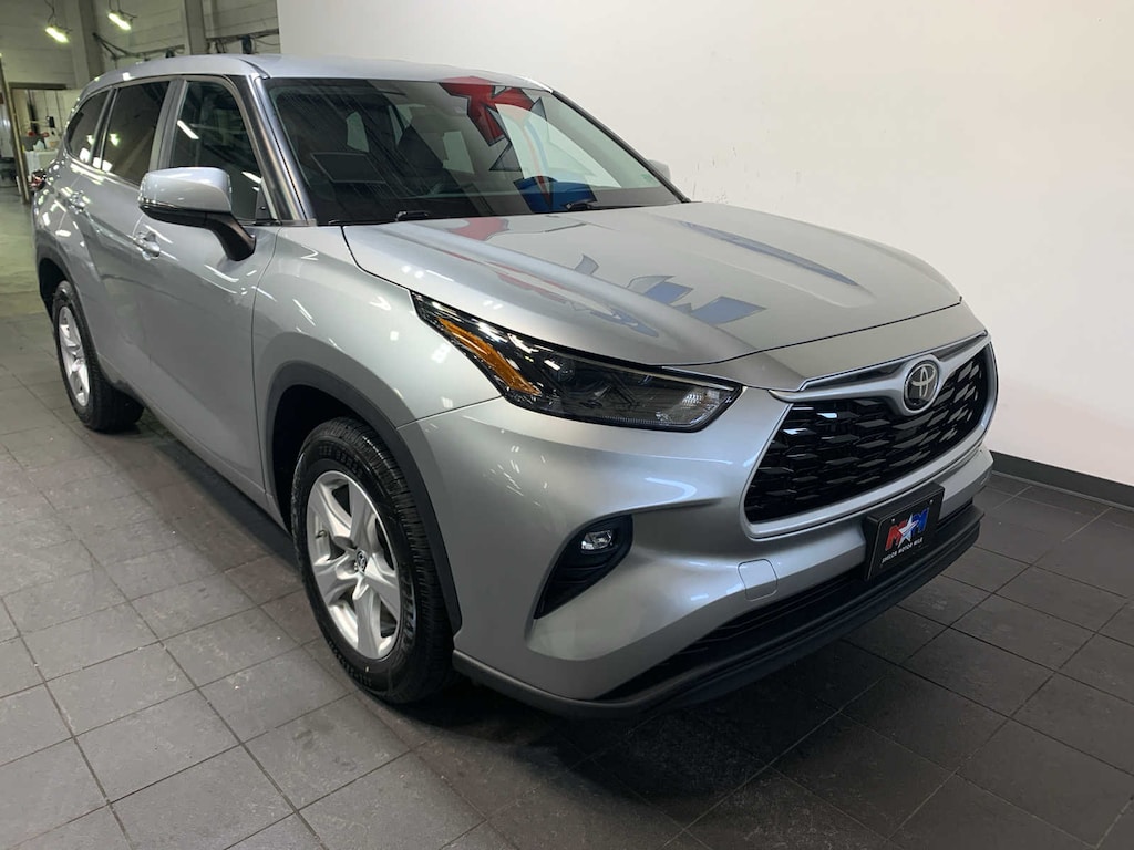 Used 2023 Toyota Highlander LE SUV