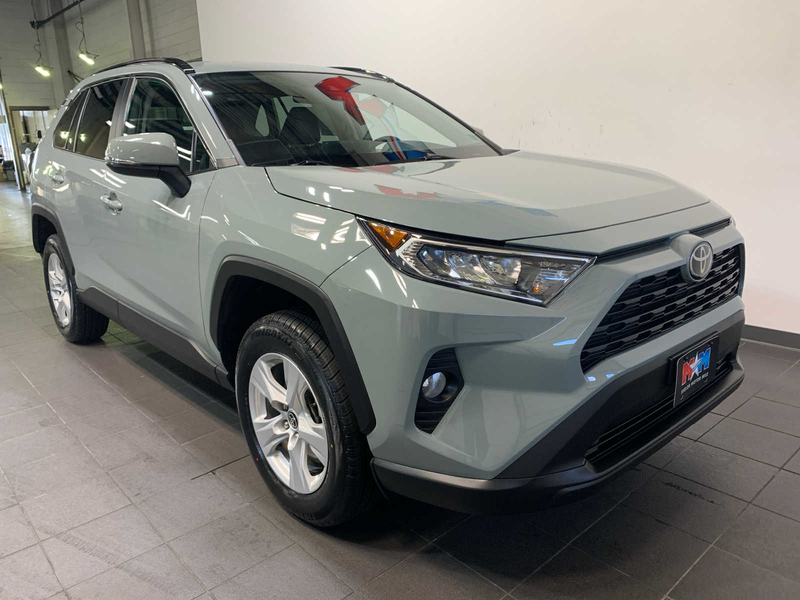 2021 Toyota RAV4 XLE photo 2