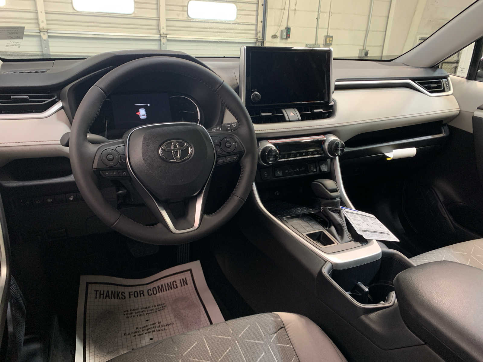 2025 Toyota RAV4 XLE photo 3