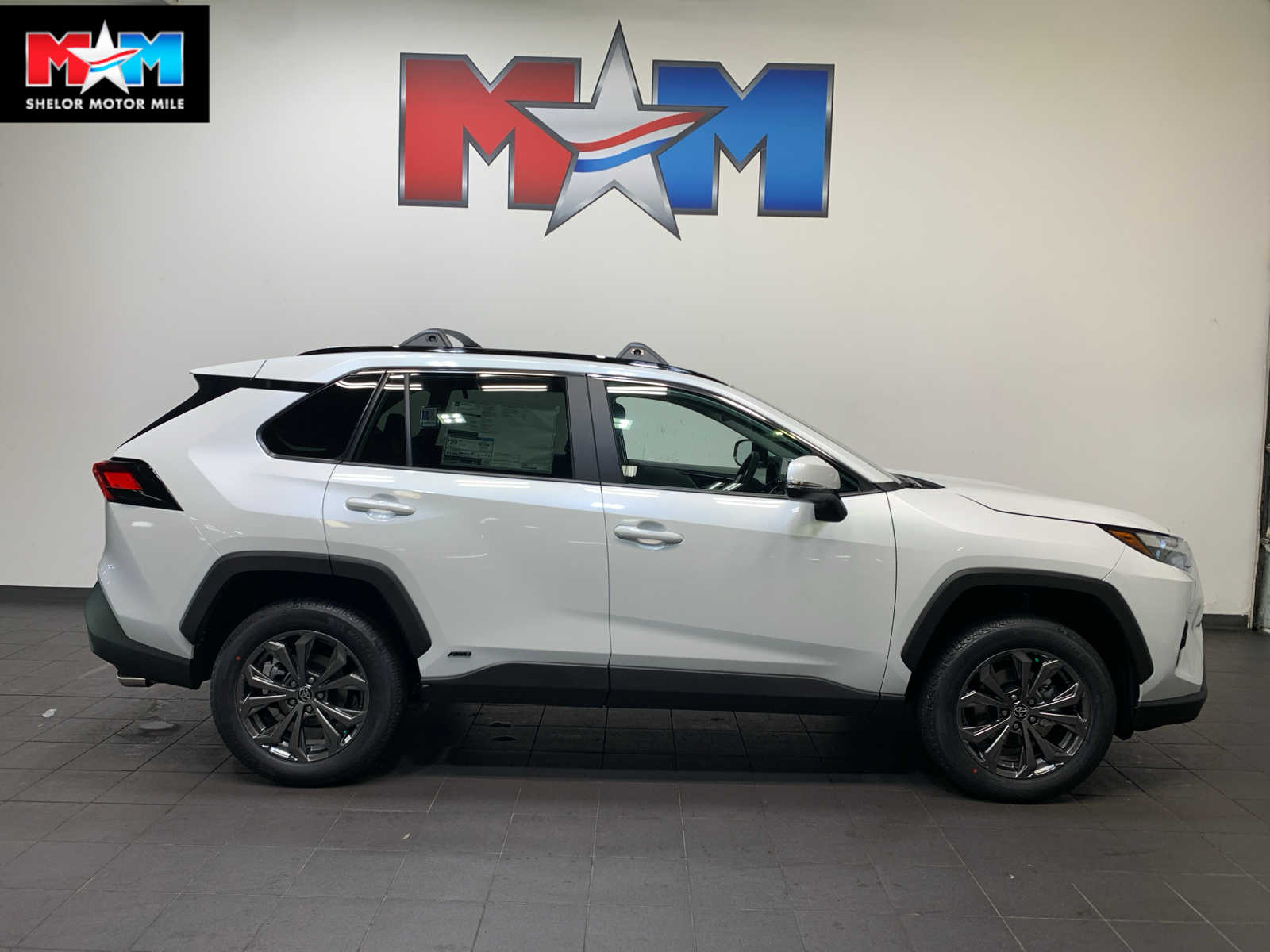 2025 Toyota RAV4 XLE Premium's photo