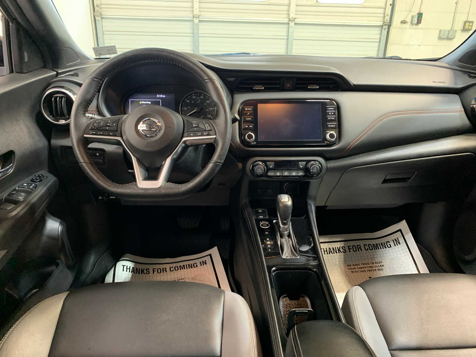 2021 Nissan Kicks SR photo 2