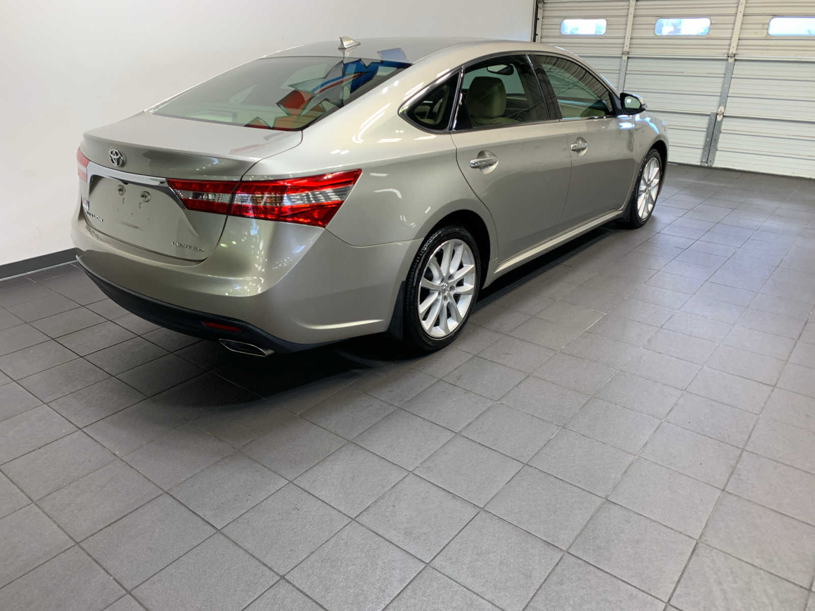 2013 Toyota Avalon Limited photo 3