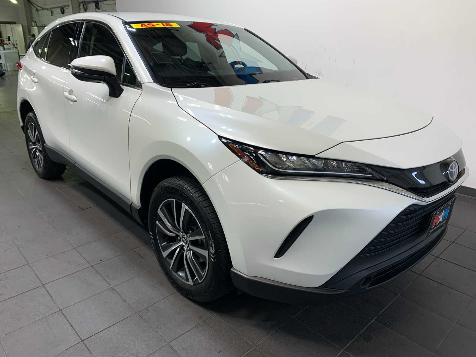 2022 Toyota Venza LE photo 2