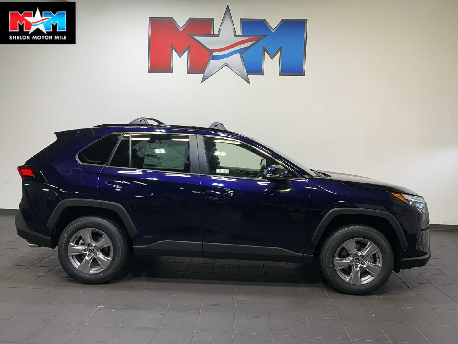 2025 Toyota RAV4 XLE's photo