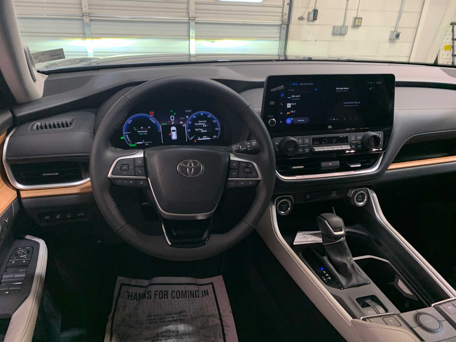 2026 Toyota Highlander Hybrid Limited photo 3