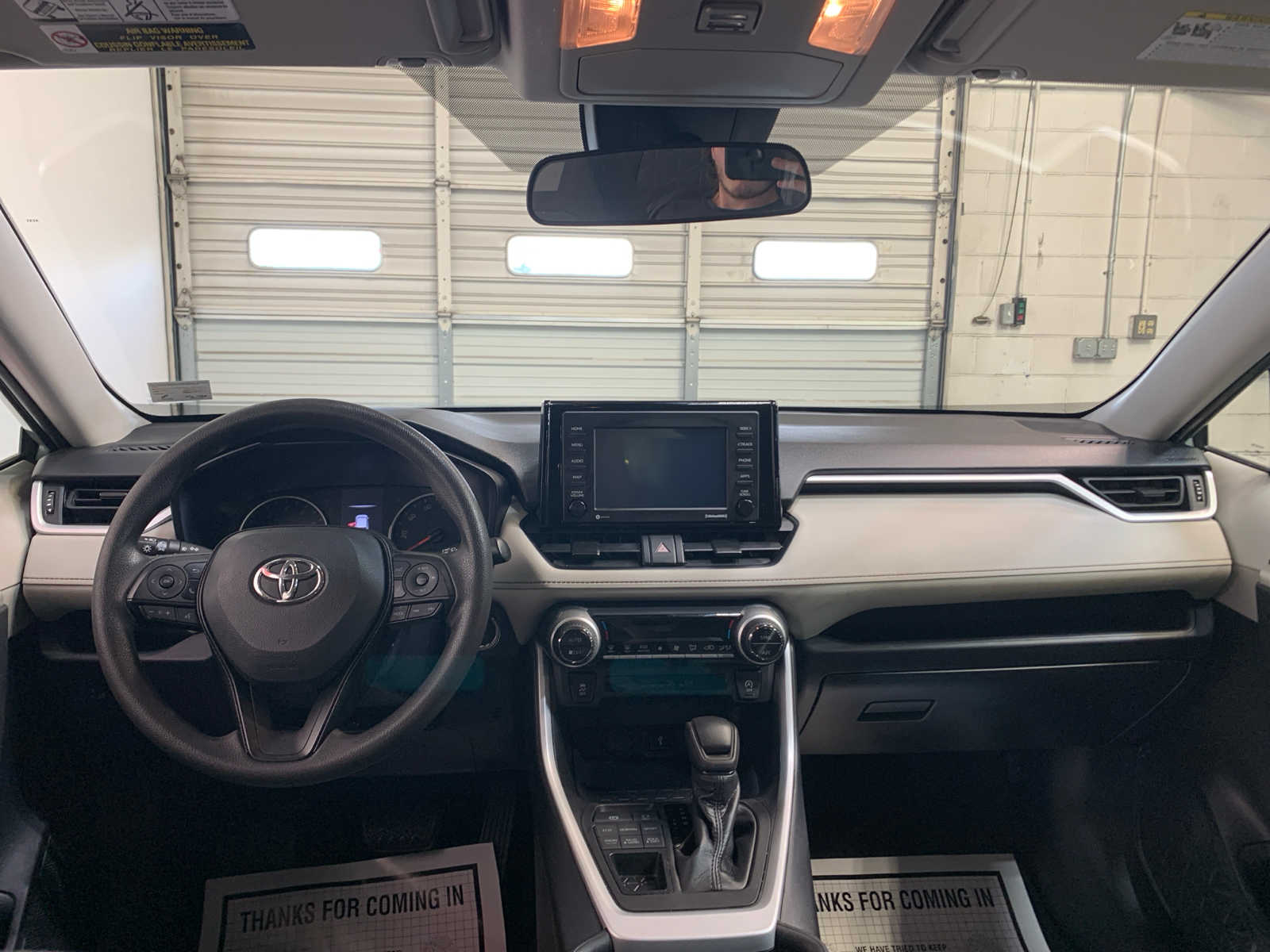 2021 Toyota RAV4 XLE photo 4