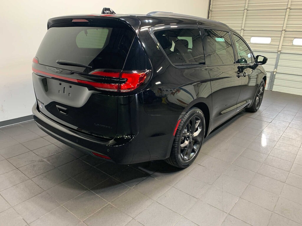 Used 2025 Chrysler Pacifica Limited Van Passenger Van