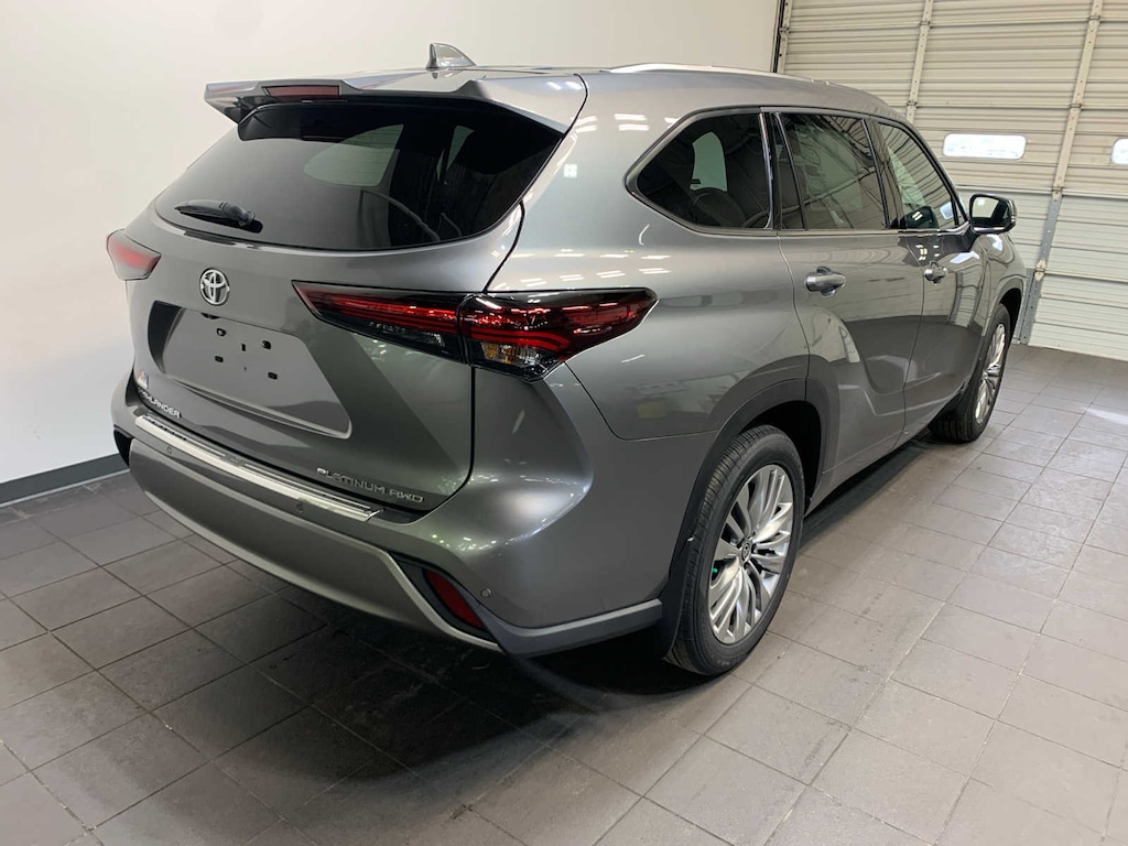 New 2026 Toyota Highlander Platinum SUV