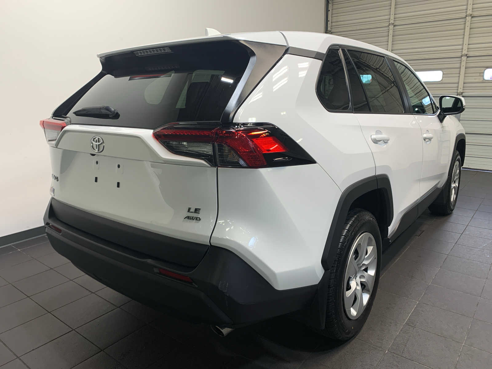 2023 Toyota RAV4 LE photo 3