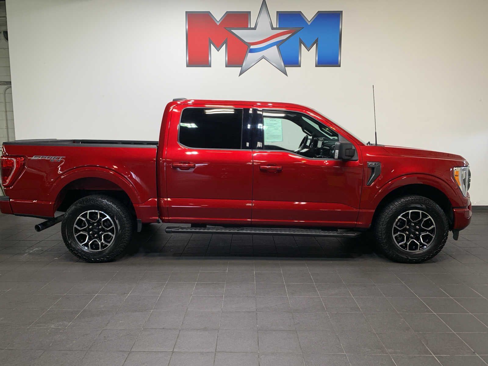 2021 Ford F-150 XLT photo 2