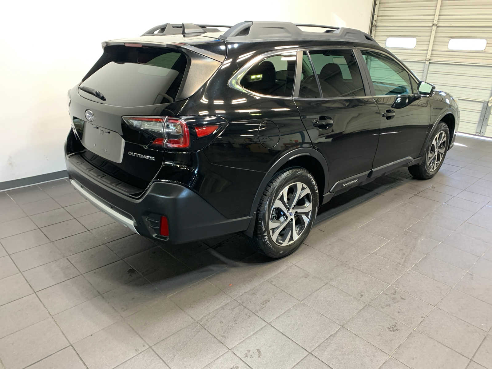 2020 Subaru Outback Limited photo 3