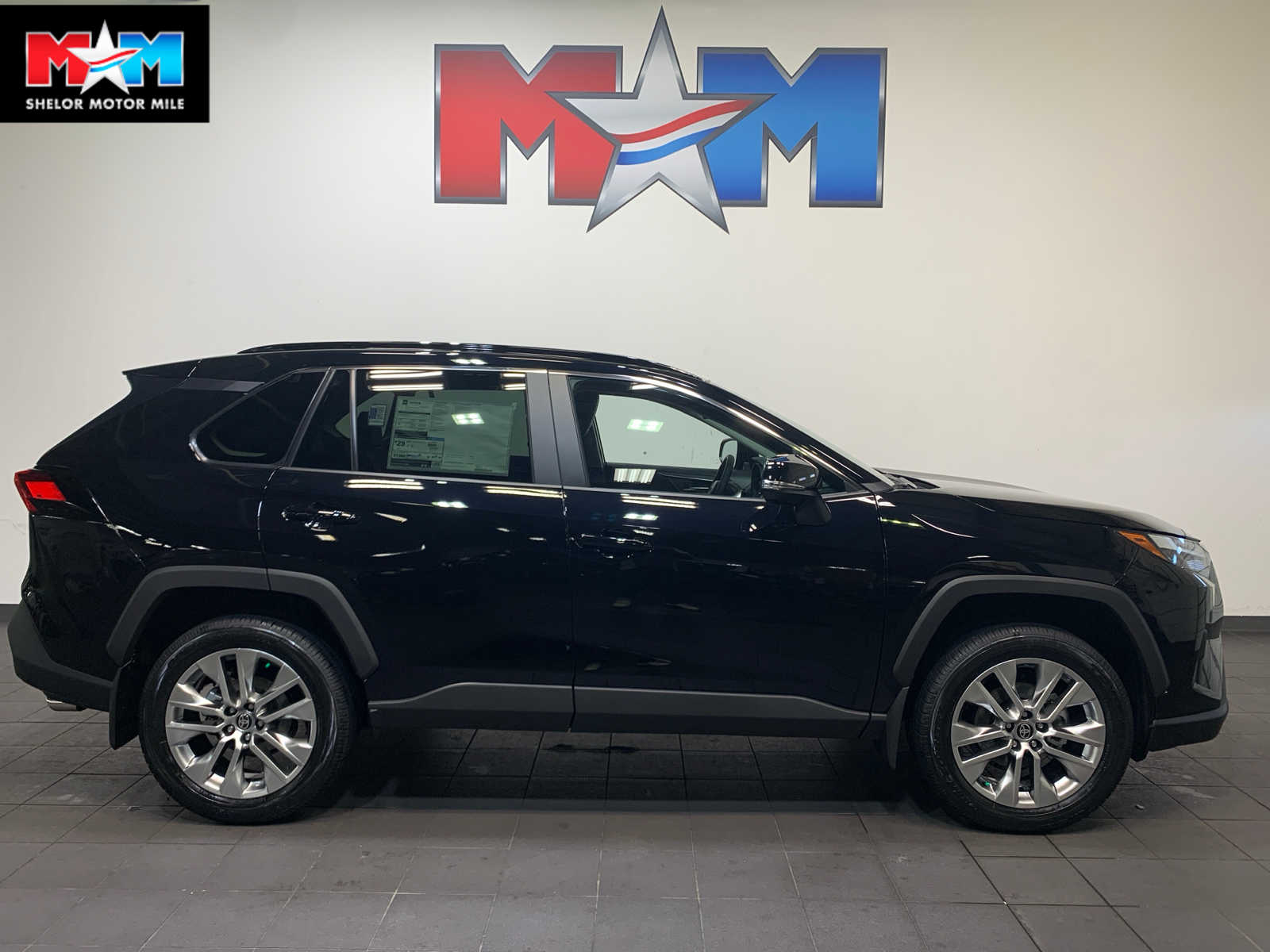 2025 Toyota RAV4 XLE Premium's photo