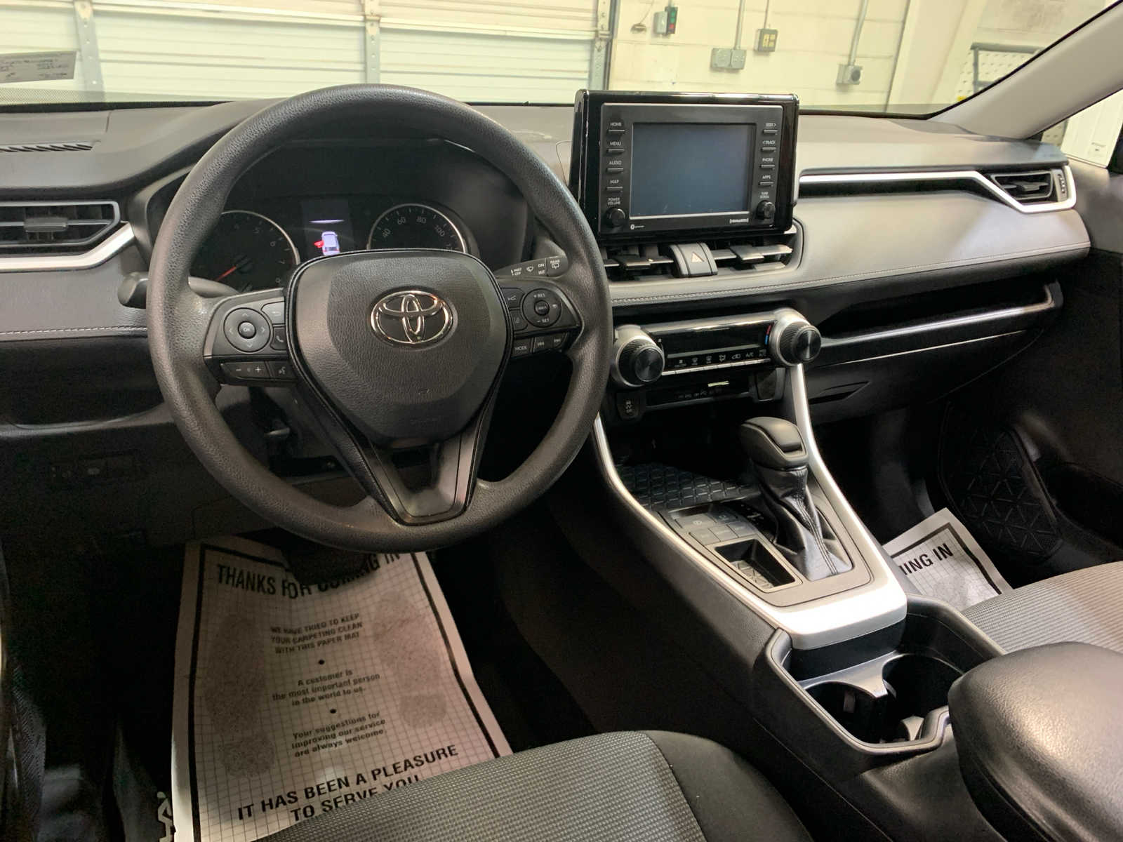 2020 Toyota RAV4 LE photo 4