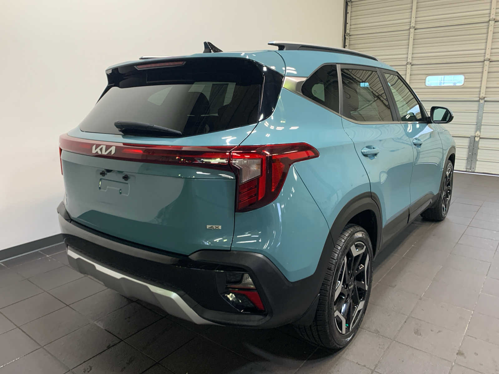 2024 Kia Seltos SX photo 3