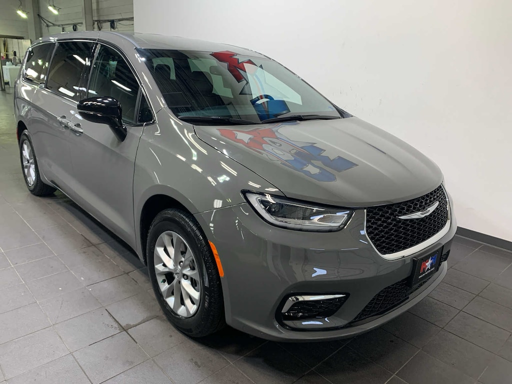 Used 2025 Chrysler Pacifica Select Van Passenger Van