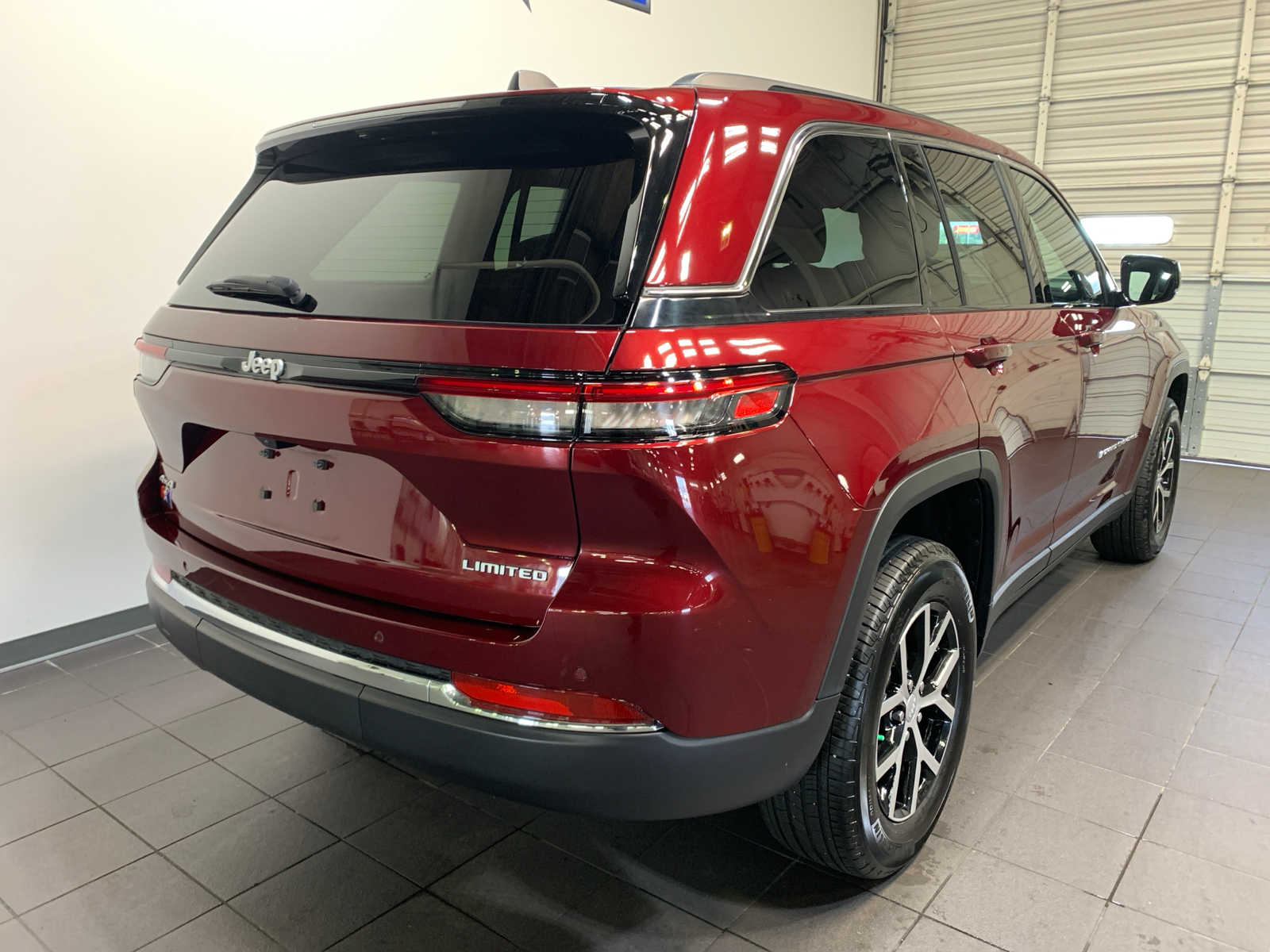 2024 Jeep Grand Cherokee Limited photo 3