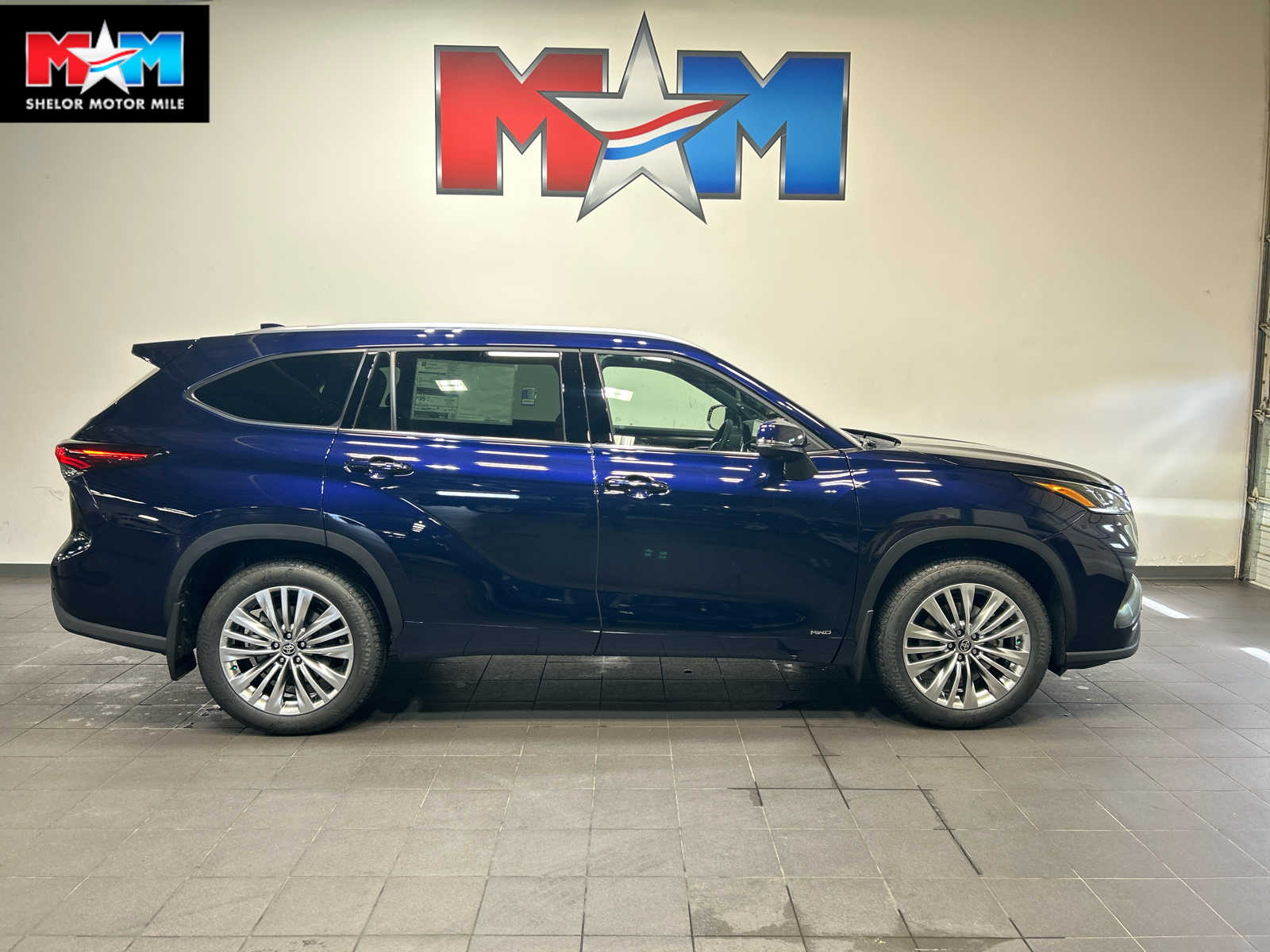 2026 Toyota Highlander Hybrid Platinum AWD's photo
