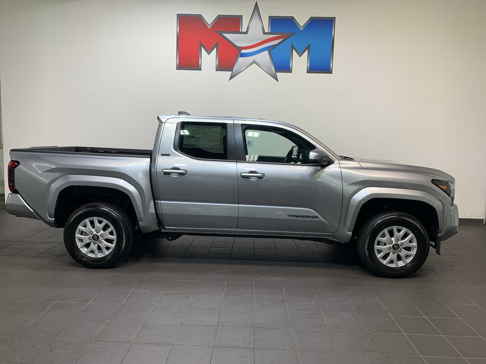 2025 Toyota Tacoma SR5 photo 2