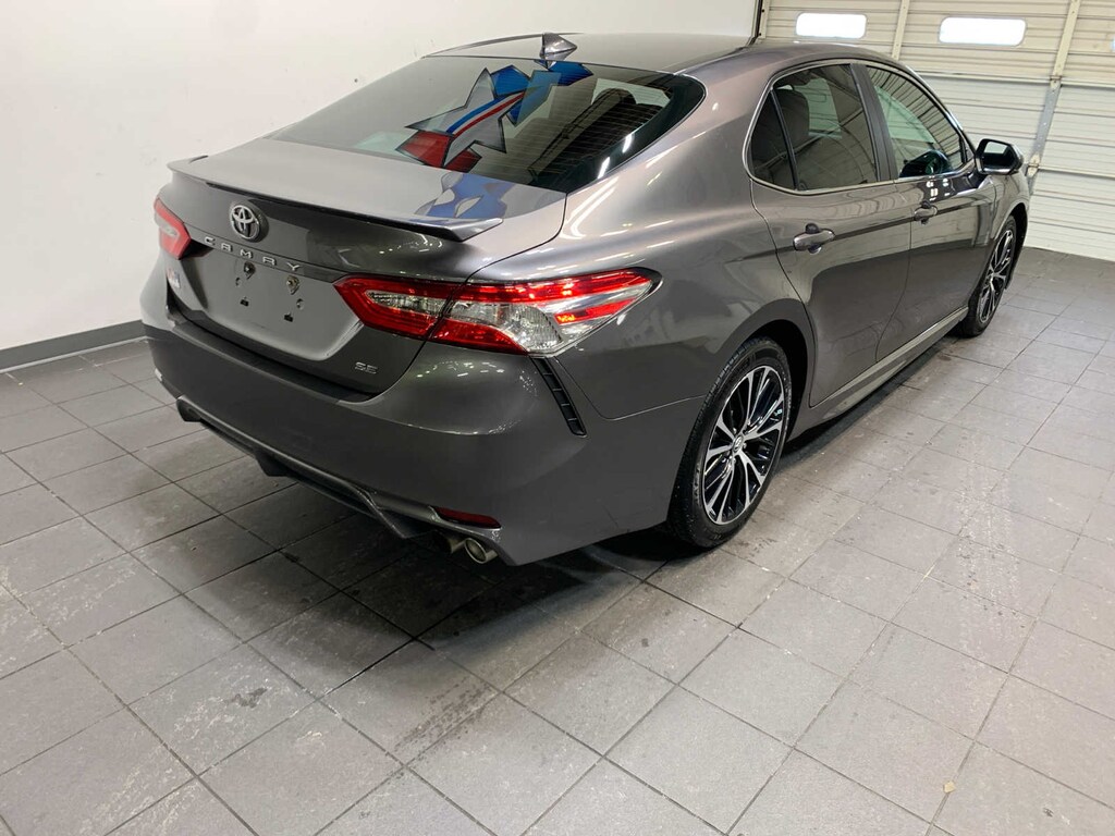 Used 2020 Toyota Camry SE Sedan