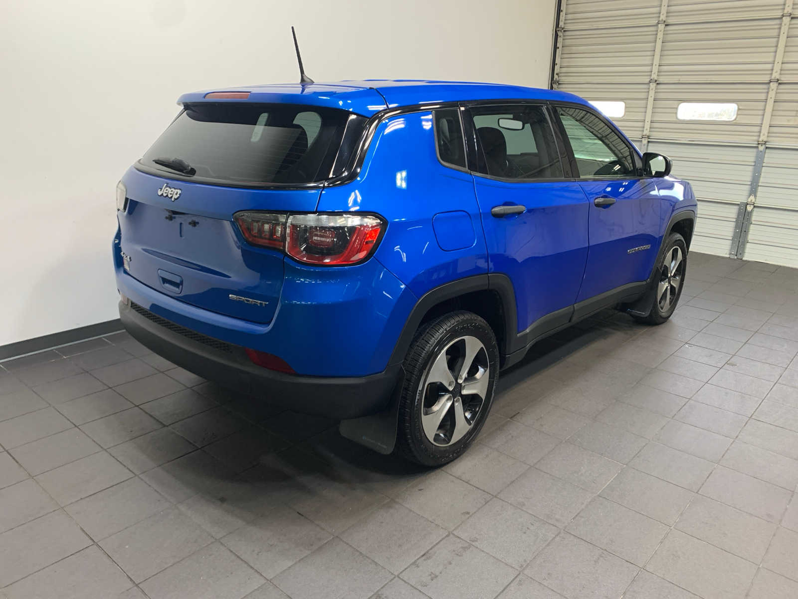 2018 Jeep Compass Sport photo 2
