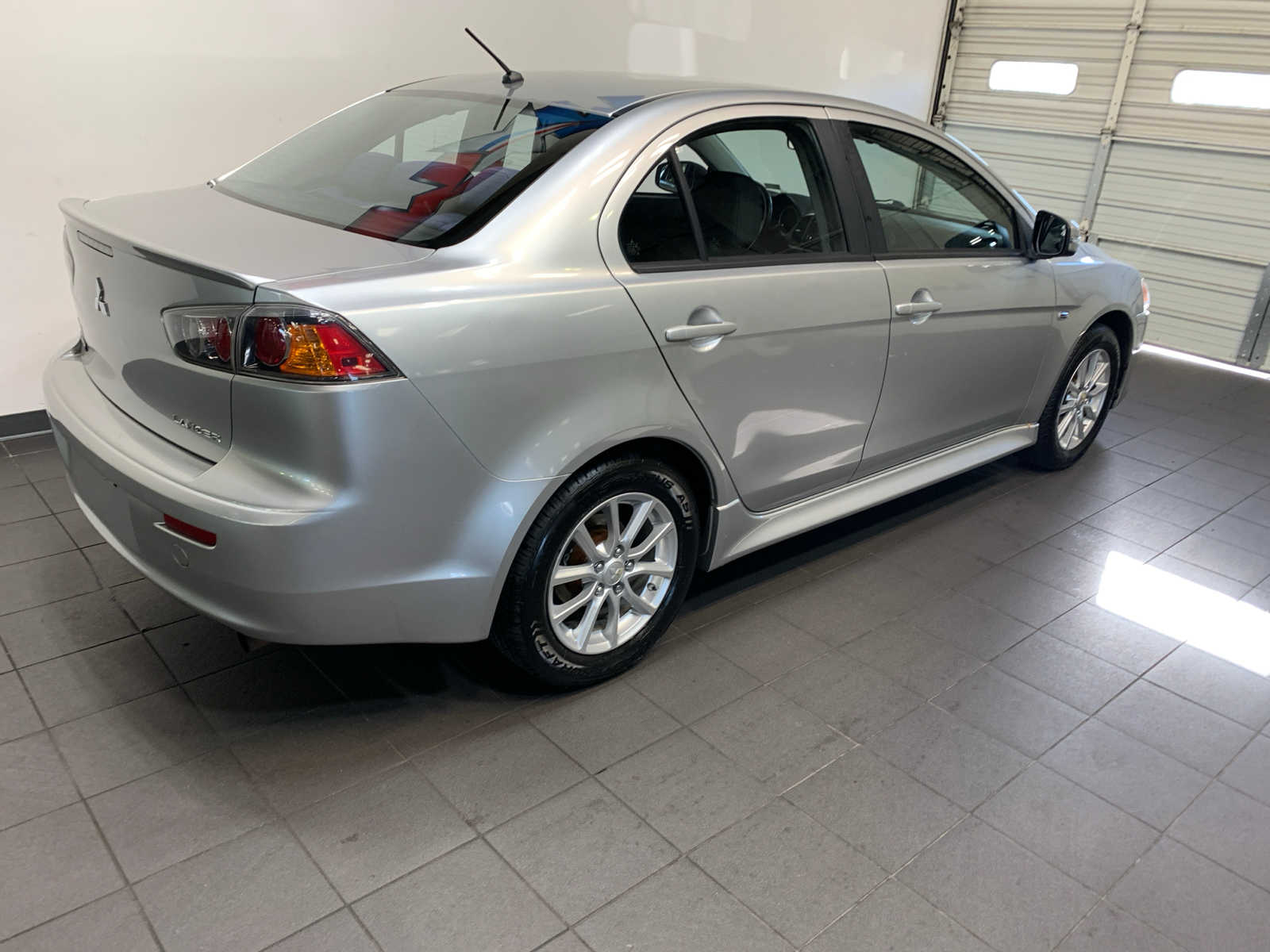 2016 Mitsubishi Lancer ES photo 3
