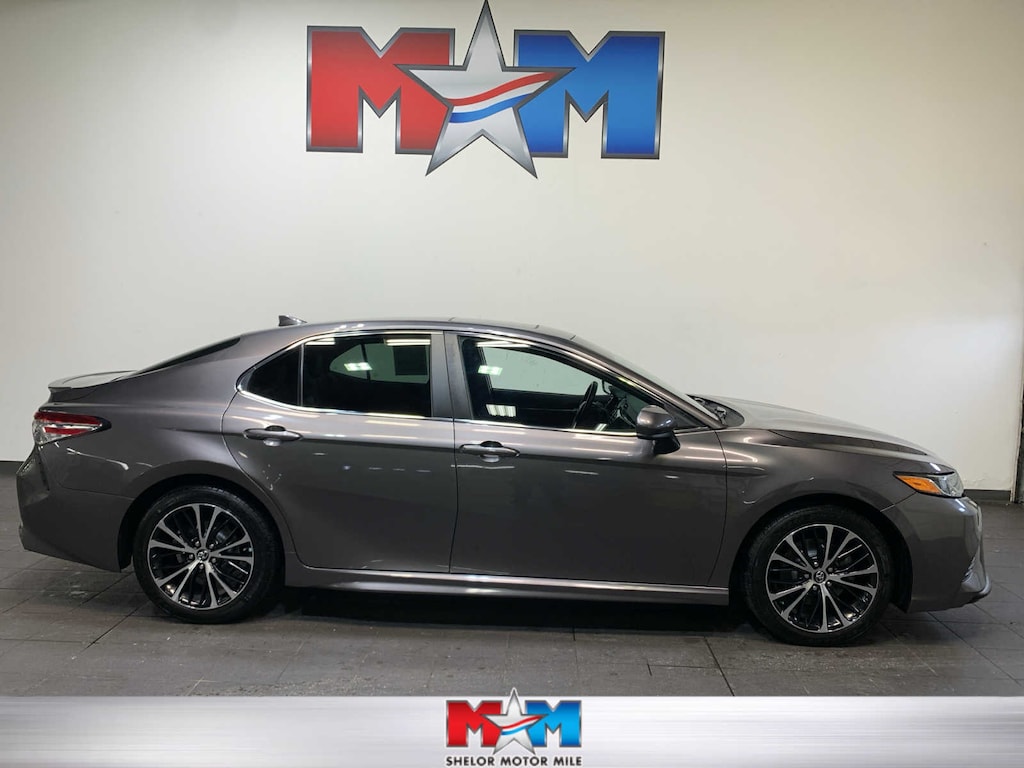 Used 2020 Toyota Camry SE Sedan