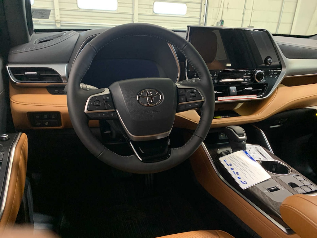 New 2026 Toyota Highlander Hybrid Platinum SUV