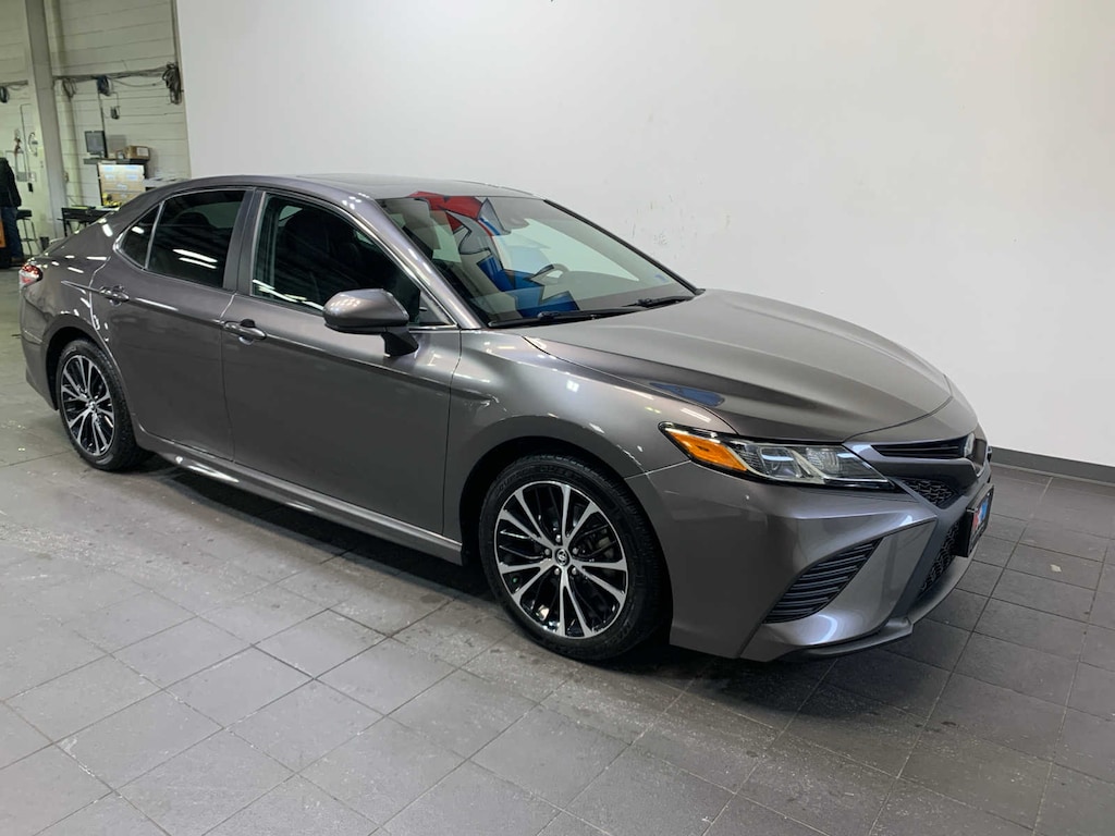 Used 2020 Toyota Camry SE Sedan