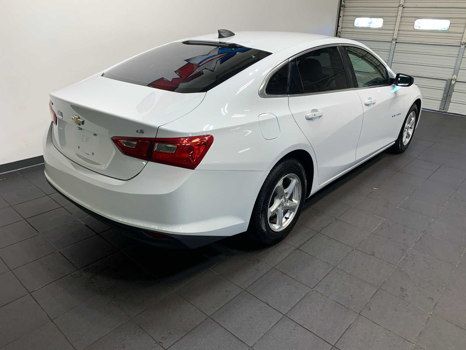 2016 Chevrolet Malibu LS photo 2