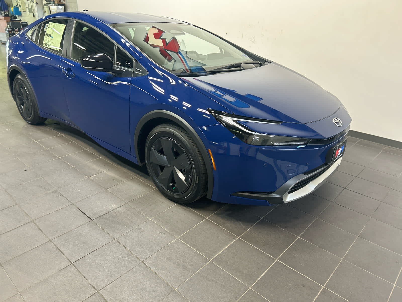 2026 Toyota Prius Plug-in Hybrid SE - Photo 2