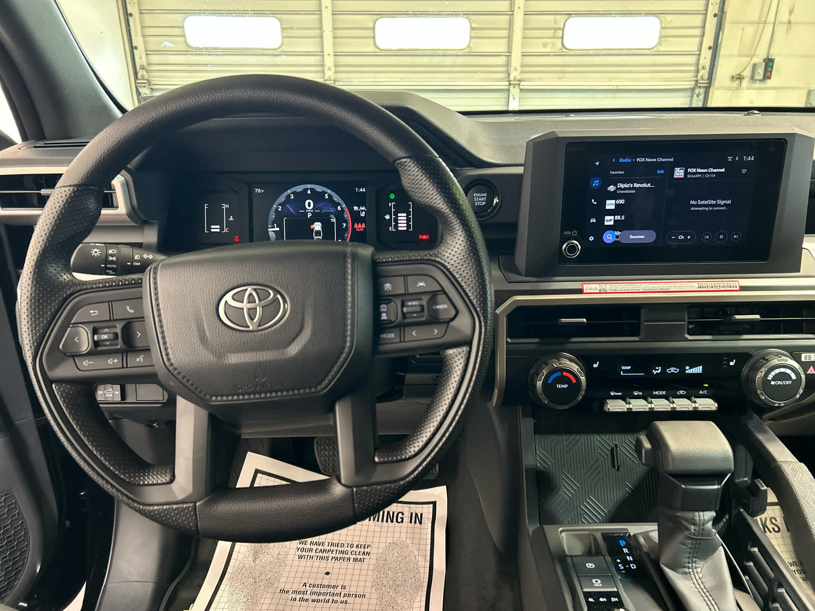 2026 Toyota Tacoma SR5 - Photo 8
