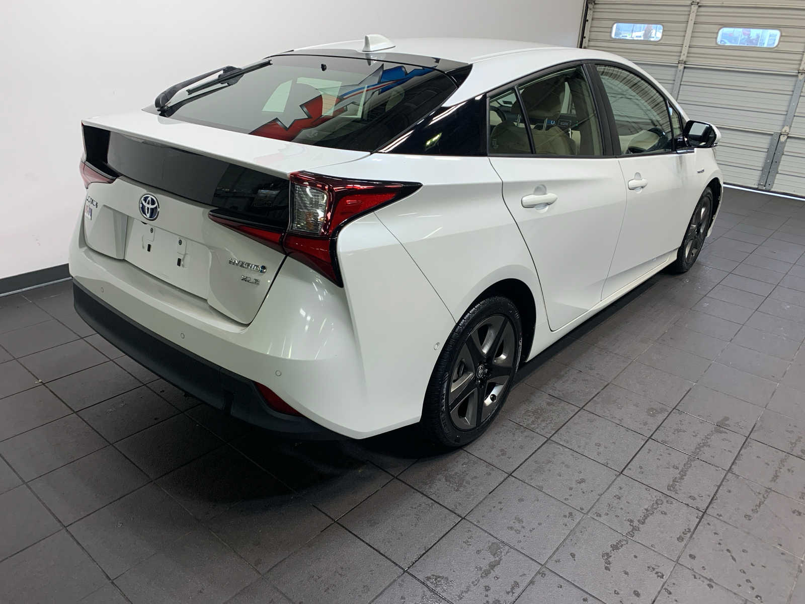 2020 Toyota Prius XLE photo 3