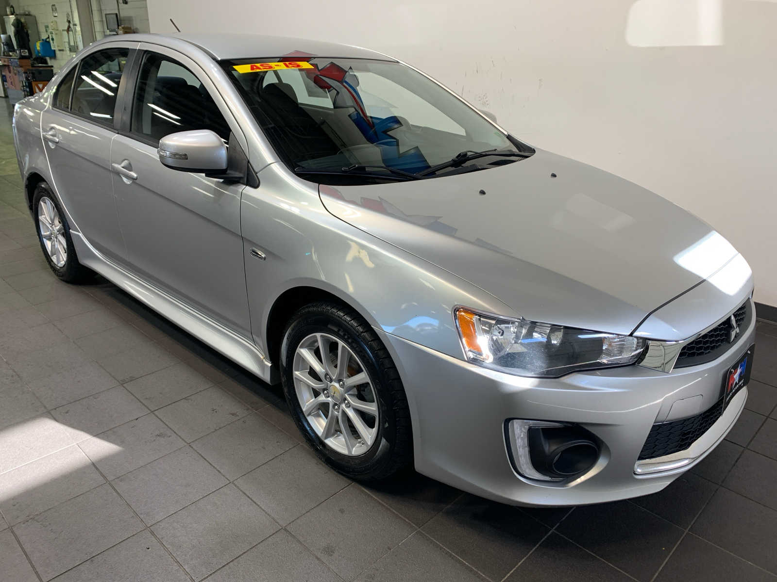 2016 Mitsubishi Lancer ES photo 2