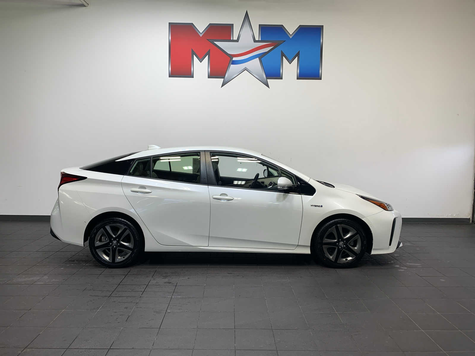 2020 Toyota Prius XLE photo 2
