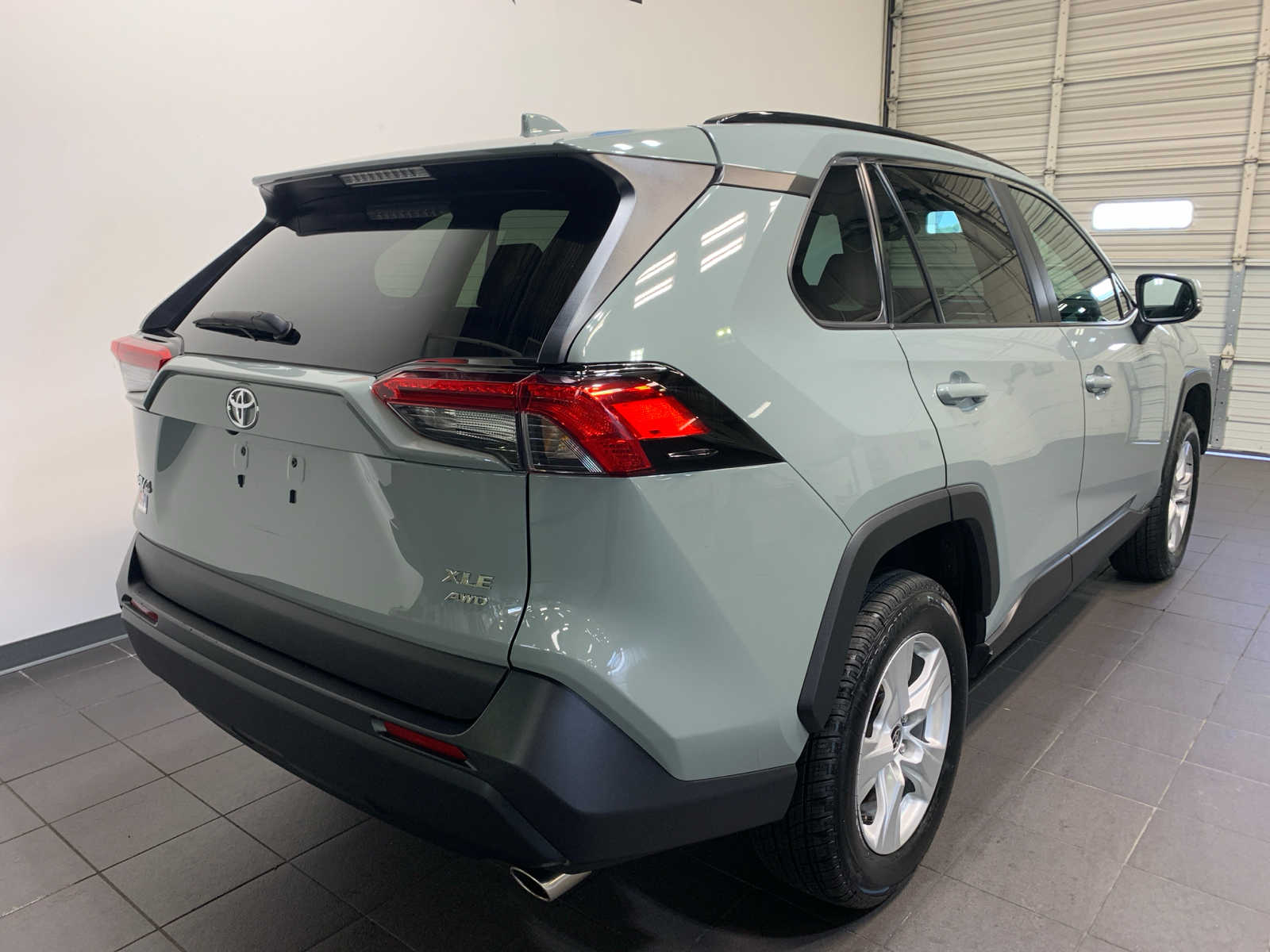2021 Toyota RAV4 XLE photo 3