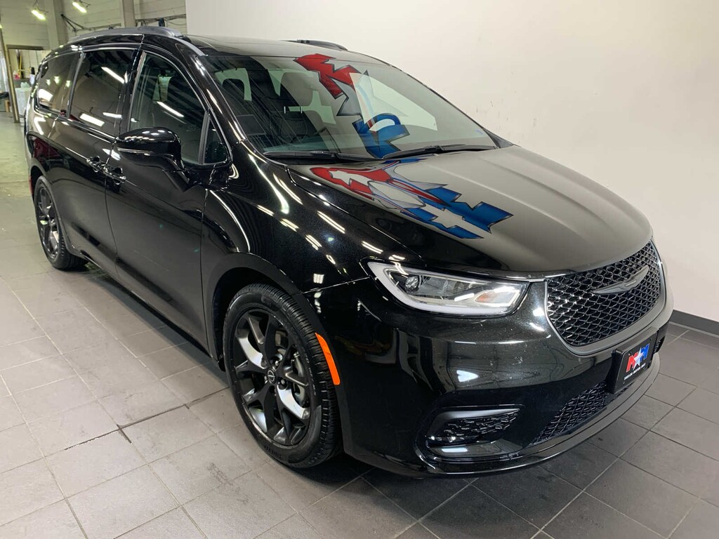 Used 2025 Chrysler Pacifica Limited Van Passenger Van