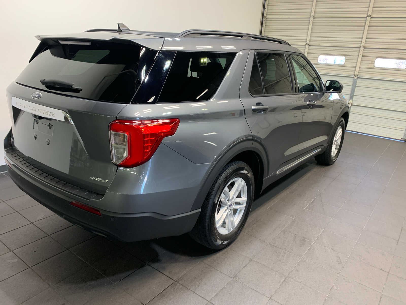2023 Ford Explorer XLT photo 3