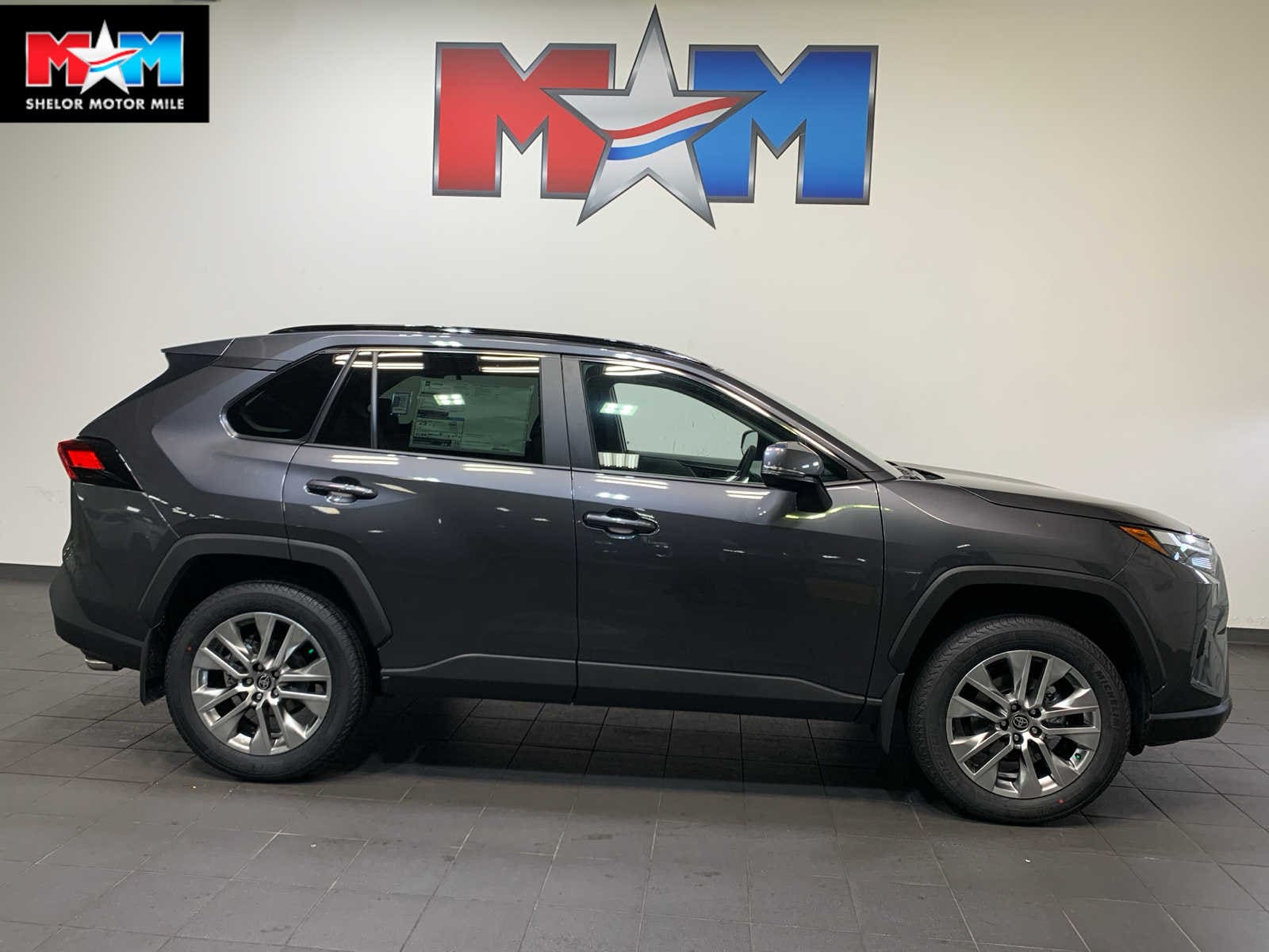 2025 Toyota RAV4 XLE Premium's photo