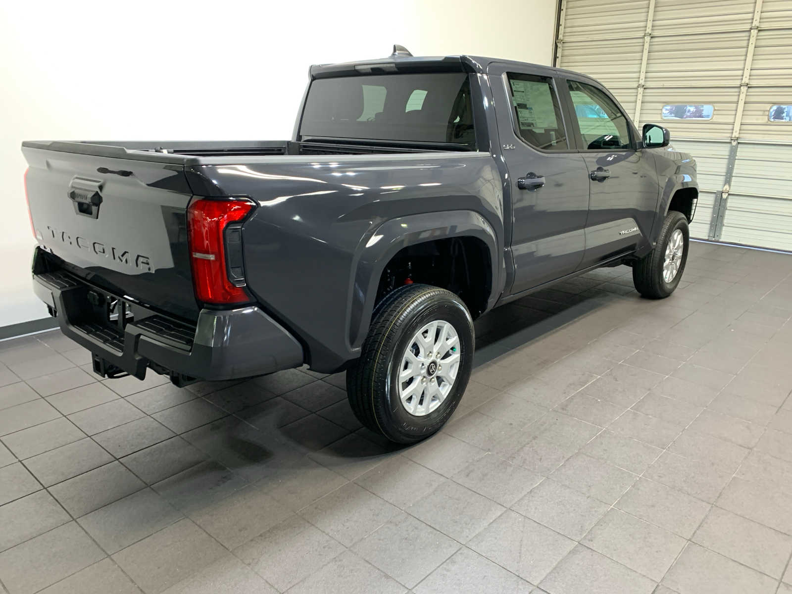 2025 Toyota Tacoma SR5 photo 3