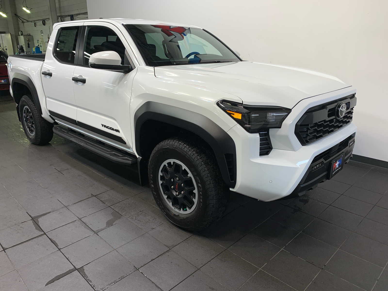 2025 Toyota Tacoma TRD Off-Road photo 2