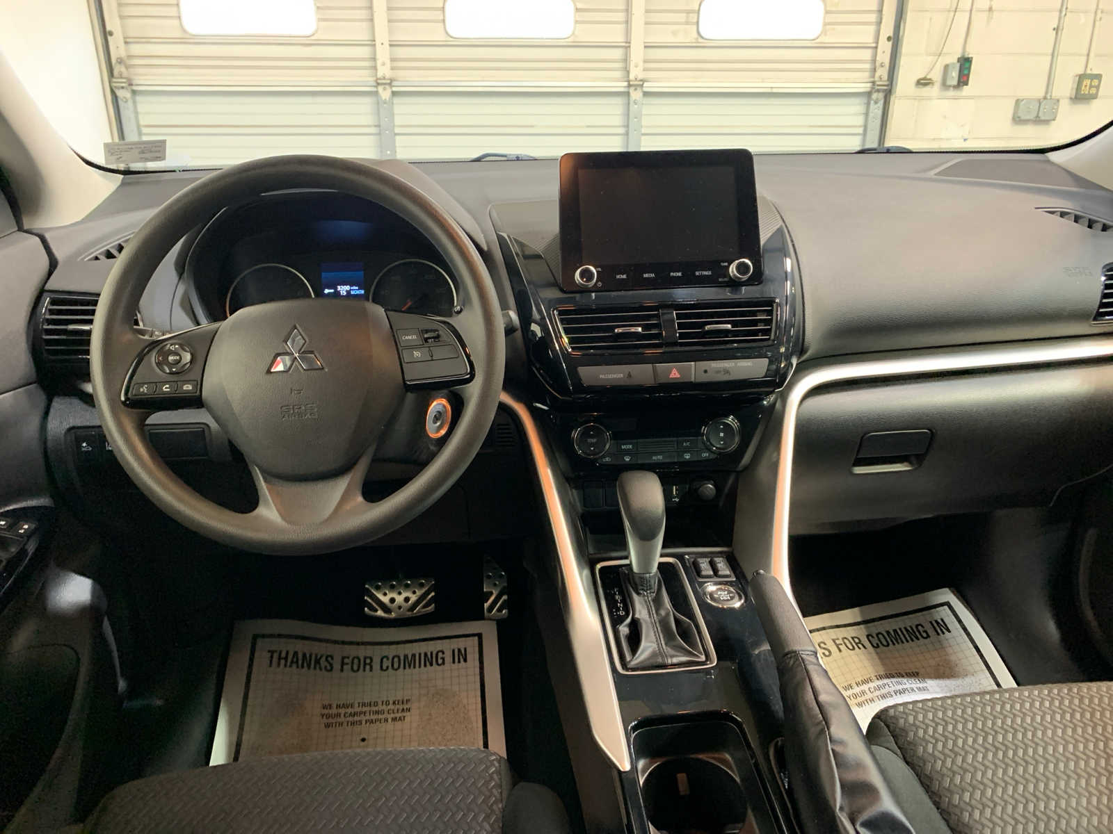 2022 Mitsubishi Eclipse Cross LE photo 4