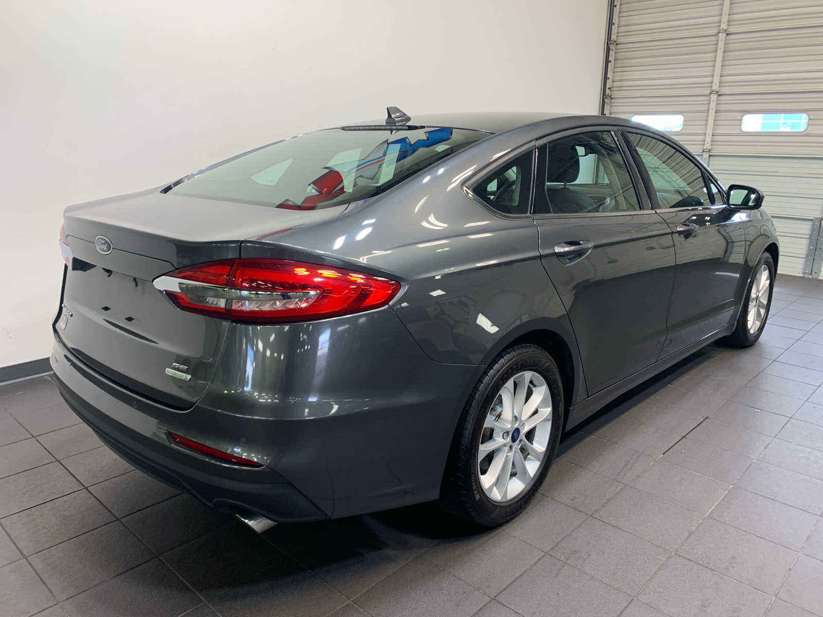 2019 Ford Fusion SE photo 3