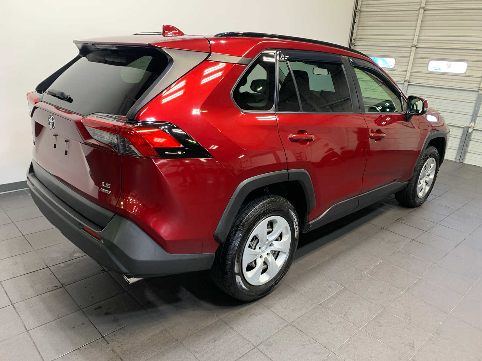 2019 Toyota RAV4 LE photo 3