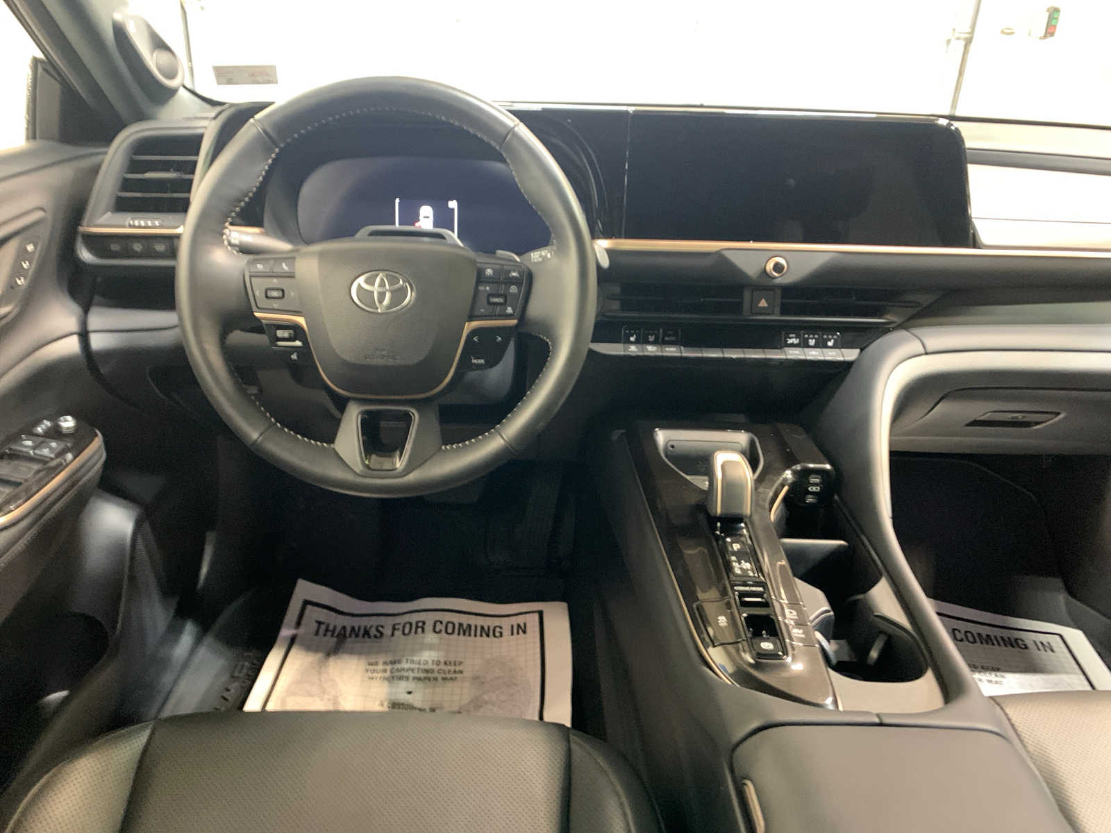 2025 Toyota Crown Signia Limited photo 2