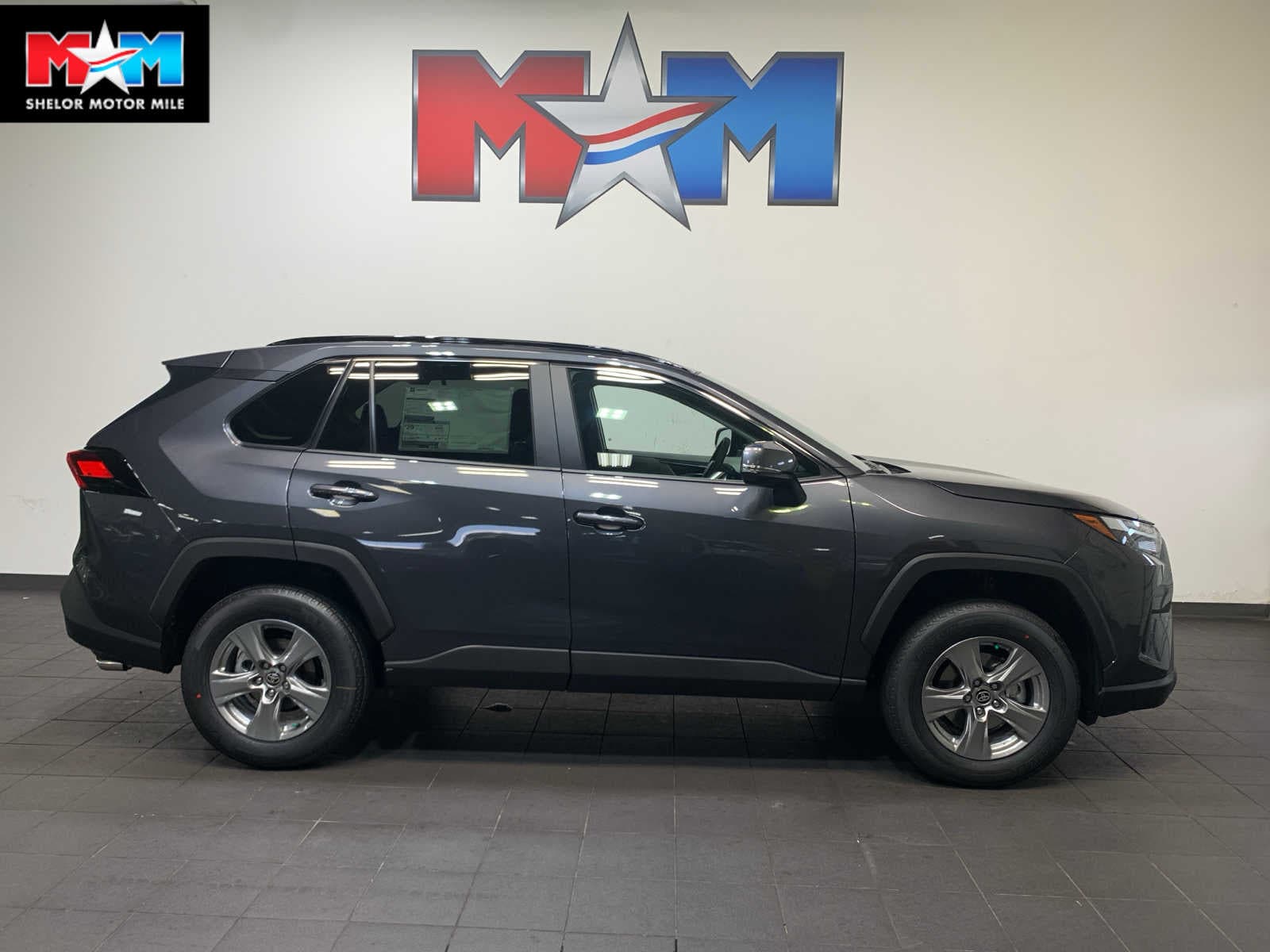 2025 Toyota RAV4 XLE's photo